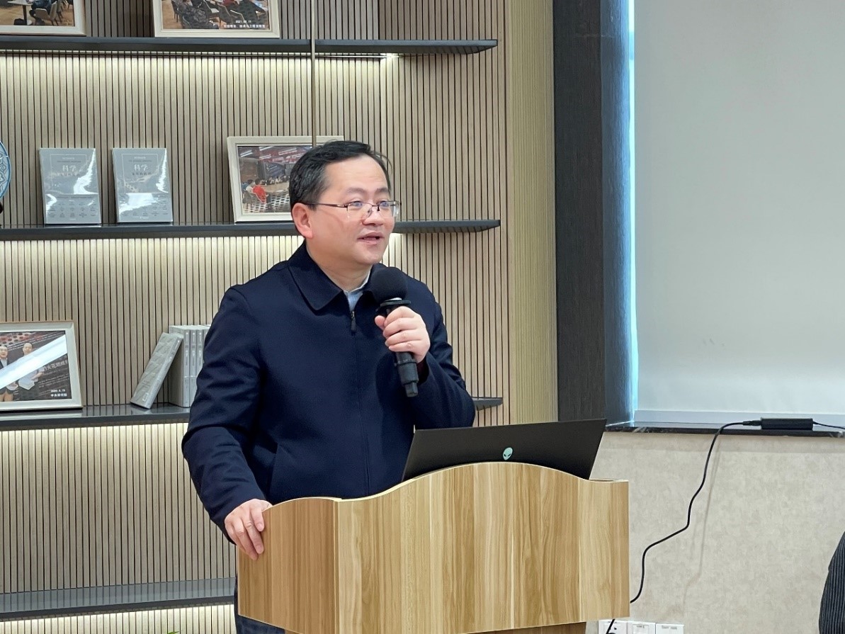 图片2-麻豆社
副校长 朱新远.jpg